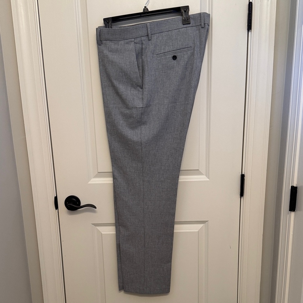 Haggar Men's Comfort Performance Classic Gray Dress Trousers - Picture 1 of 7